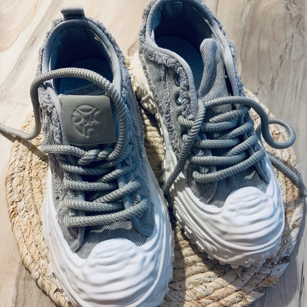 Gorgeous super chunky sneakers